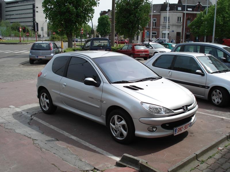 http://www.forum-peugeot.com/Forum/mesimages/21448/206 quiclsilver (3).JPG